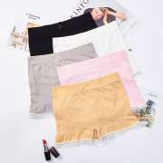 Celana Pendek SHORT LACE Wanita Seamless 886 Pakaian Dalam Underwear - Hitam Photo
