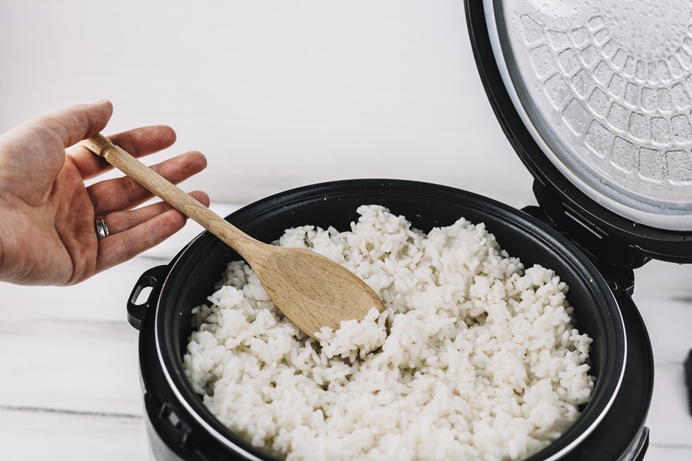 Menanak nasi